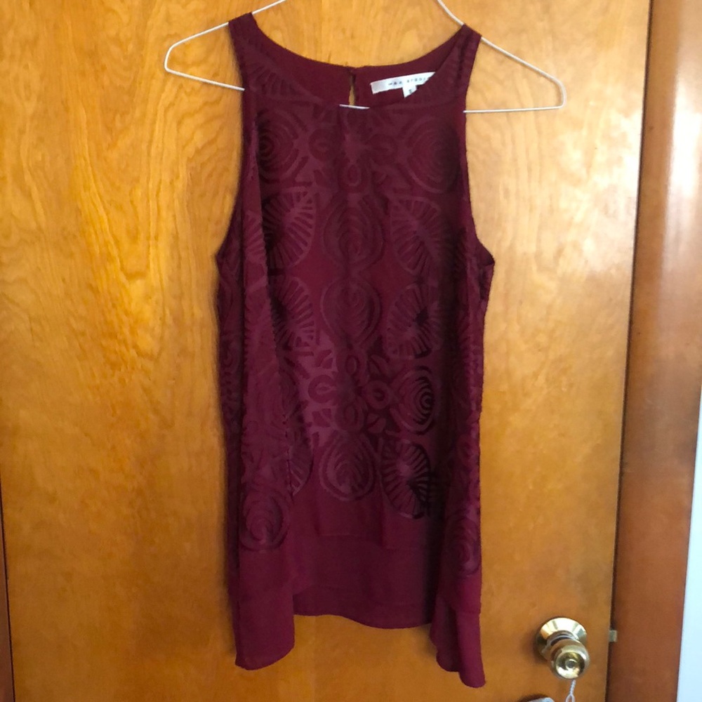 Max Studio deep maroon damask sleeveless  a-line top